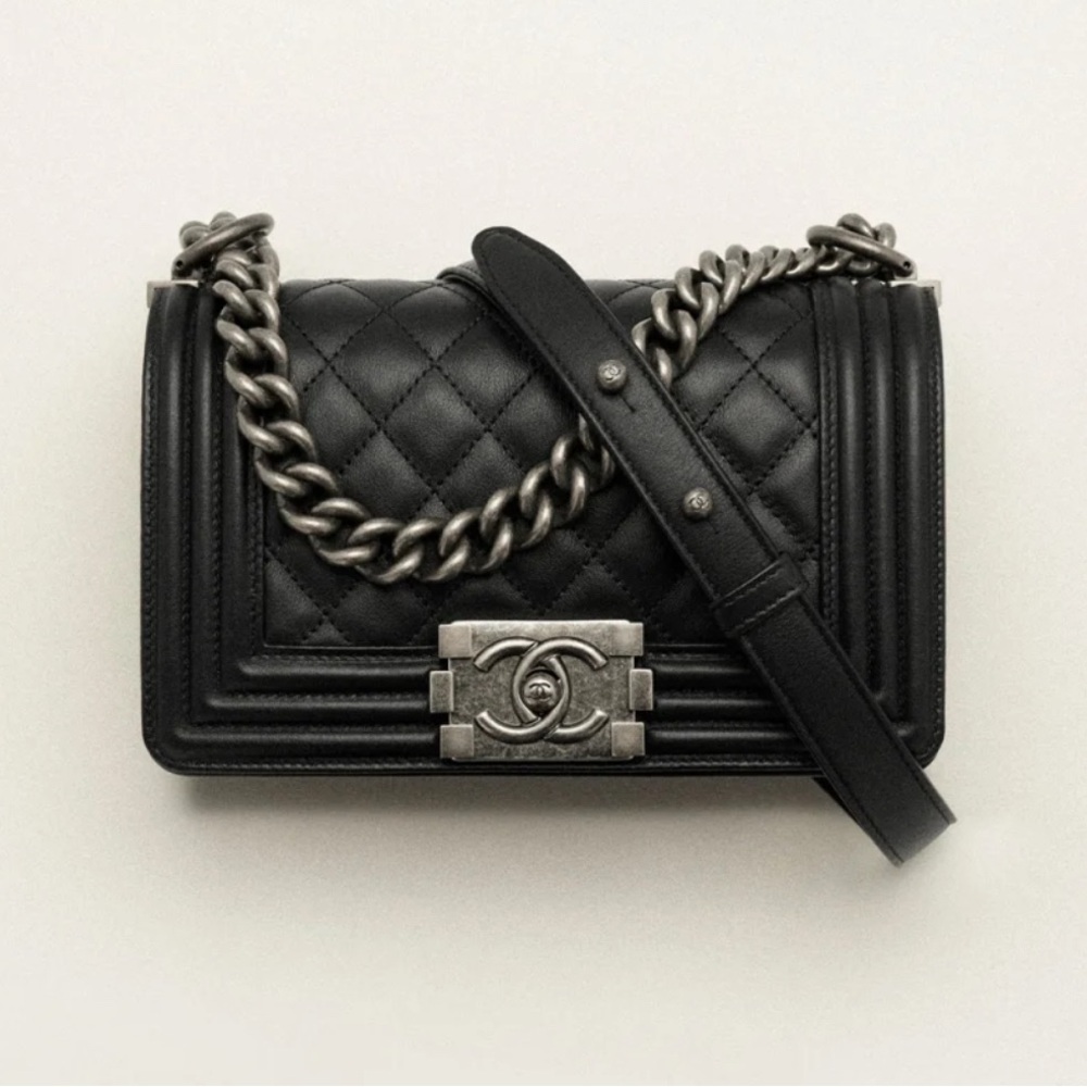 Chanel Boy Black Quilted Leather Small crossbody Shoulder Bag